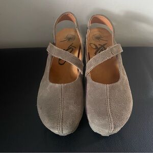 OTBT dark tan suede mary janes size 7.5
